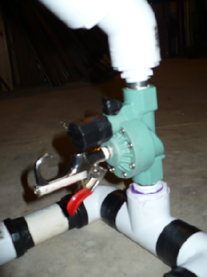 Close-up of the Sprinkler valve.  I will get some epoxy tomorrow and get rid of that fricken solenoid, ran out a couple days ago.  And I gotta get myself that damn pop-off valve, those things are so hard to find at hardware stores, I was thinking about stealing one off a air compressor at home depot, lol jk.  The blowgun was just to test the system out cause I couldn't wait lol.