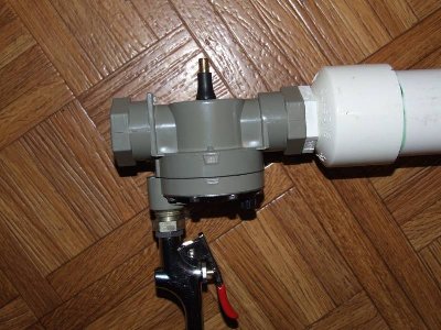 the pneumatic sprinkler valve with tire valve on top