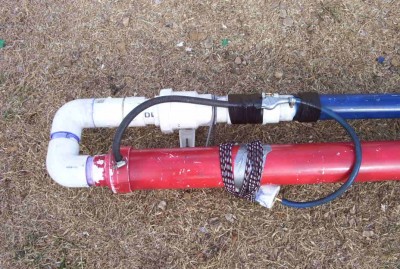 this is the backside showing how air is tapped from the tank through a push button type blow gun ,which has been drilled for better air flow. the cannon is held  near the center when fired for balance and to clear the ram and valve when they open.